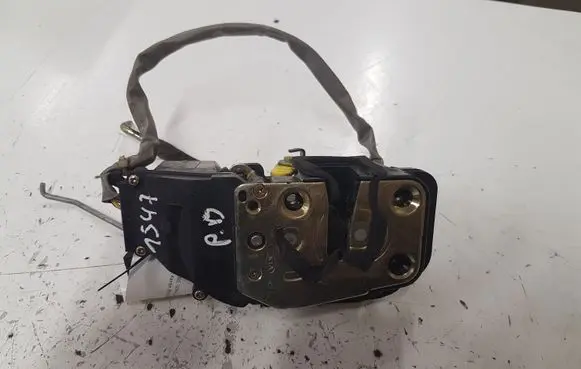 KIA Carens I Front door lock