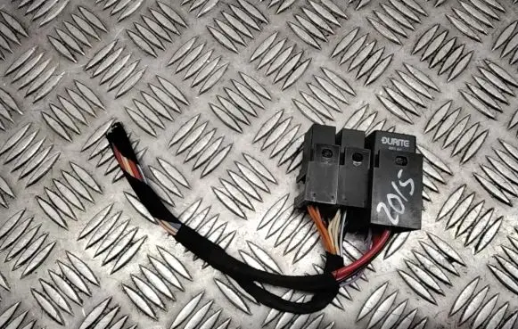 BMW X5 F15 Relay mounting block 072770 072813