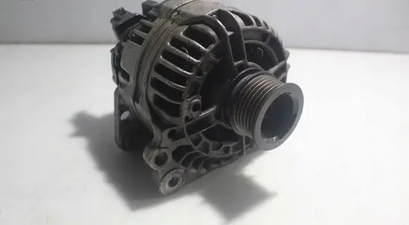 Volkswagen Golf IV Generator/alternator 0124315005