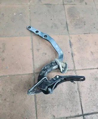 Volvo V70 Tailgate/trunk/boot hinge 8643158