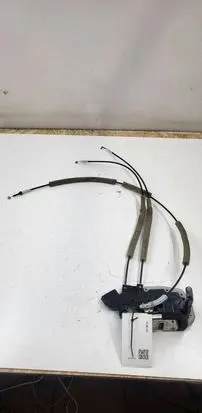 Nissan Leaf I (ZE0) Front door lock T8011420