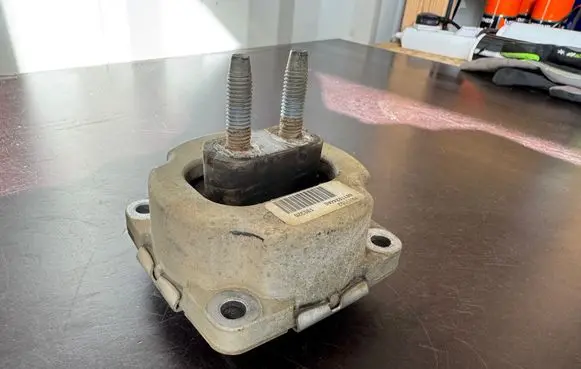 Dodge Durango III Gearbox mount 68110244AE