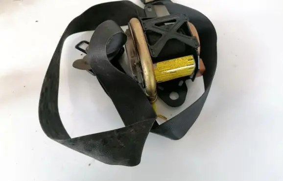 Toyota Avensis Verso Front seatbelt c9st077 e40431039