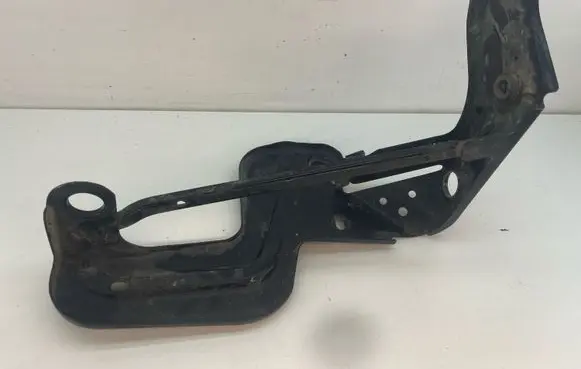 Audi A6 S6 C6 4F Intercooler pipe mounting bracket 4F0145814R
