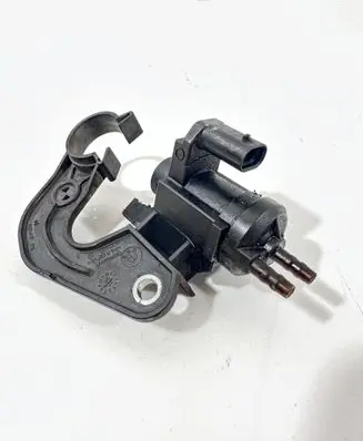 BMW 2 F46 Vacuum valve 8570591