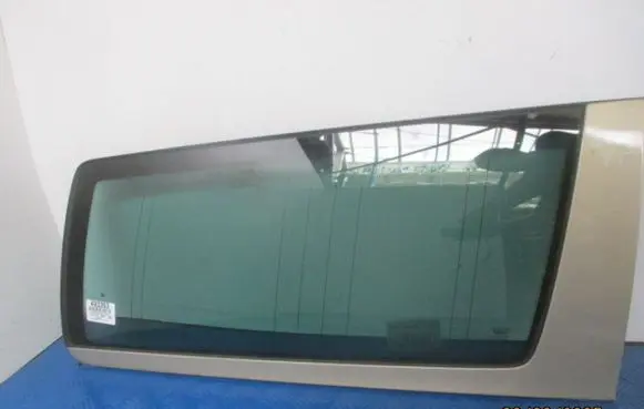 Volvo XC70 Rear side window