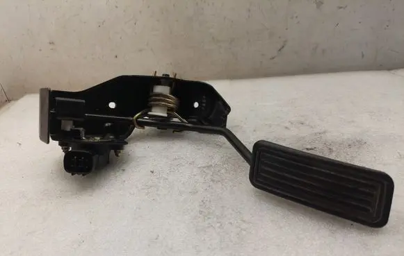 Toyota Avensis T250 Accelerator throttle pedal 7801013011 7811135030
