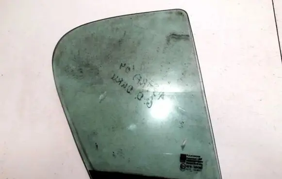 Opel Astra H Rear vent window glass 