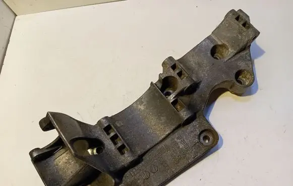 Volkswagen Sharan Generator/alternator bracket R045903143C
