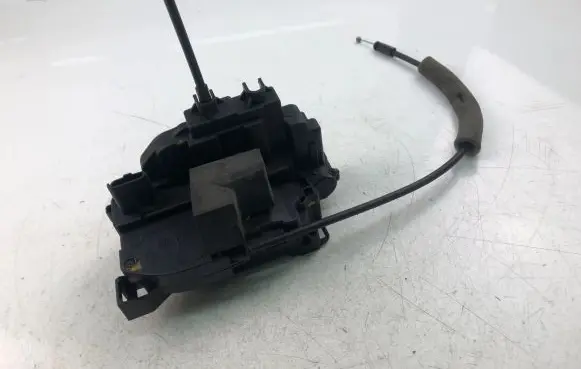 Renault Clio III Coupe door lock (next to the handle) 300128F