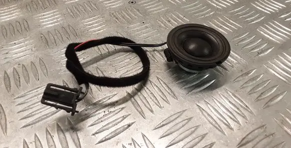 Volkswagen Touareg I High frequency speaker in the rear doors 7L6035415