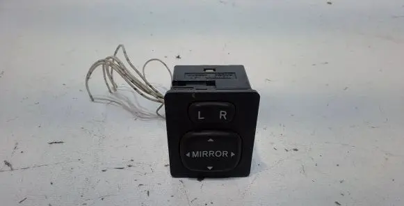Toyota Avensis Verso Wing mirror switch 769746B
