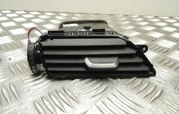 BMW 5 G30 G31 G38 Rear air vent grill 9330896 T4175