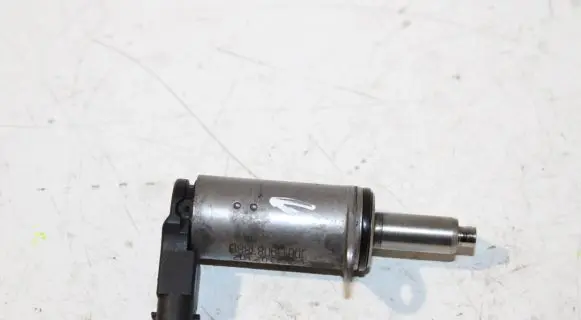 Audi A4 S4 B8 8K Camshaft vanos timing valve 06H103697A