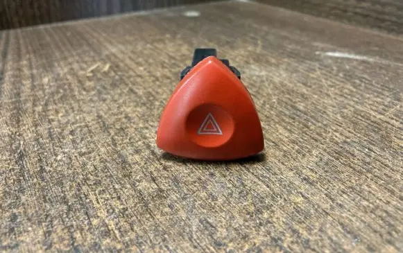 Opel Vivaro Alarm switch 461900033