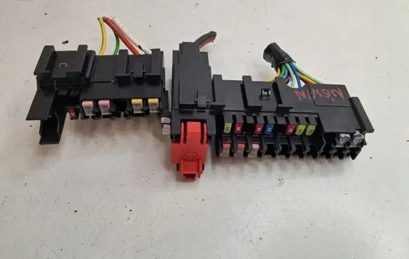 Nissan Qashqai Fuse box set 63571683