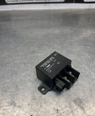 Mercedes-Benz E W210 Charging relay A0025423819