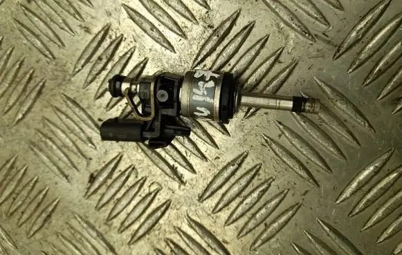 Volkswagen Taigo Fuel injector 05C036E