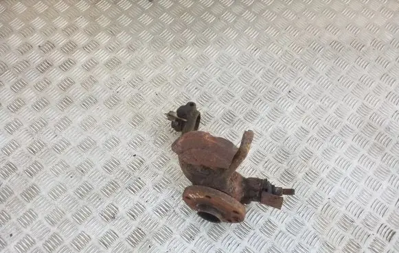 Front wheel hub