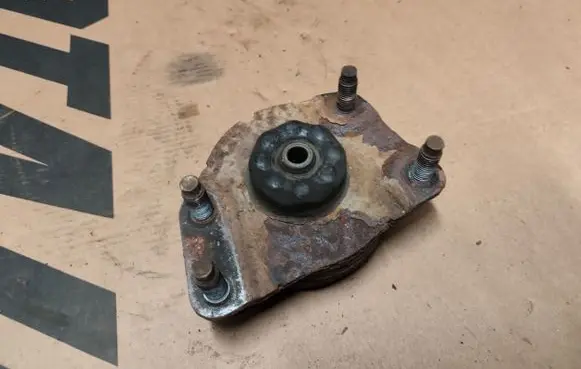 Jeep Cherokee III KJ Coil spring mount 