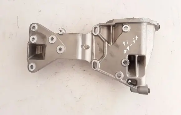 Volvo XC60 Generator/alternator bracket 