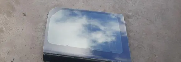 Land Rover Discovery 3 - LR3 Rear side window 2008R