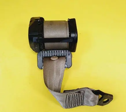Rear seatbelt