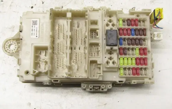 Honda HR-V Fuse box set T8ME211M1