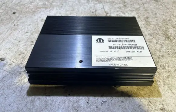 Dodge Challenger Sound amplifier 68303975AB 26777Y TE1AA1177E8235