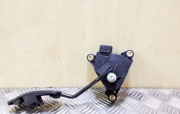 Nissan X-Trail T31 Accelerator throttle pedal 18002JG00A