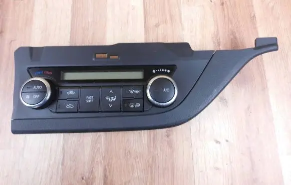 Toyota Auris E180 Climate control unit 5590002790