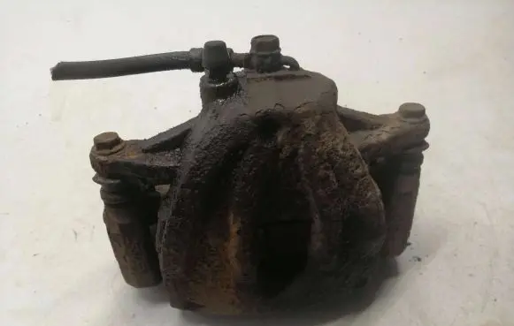 Toyota Corolla Verso E121 Front brake caliper