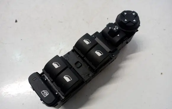 Peugeot 3008 II Quarter vent window switch 