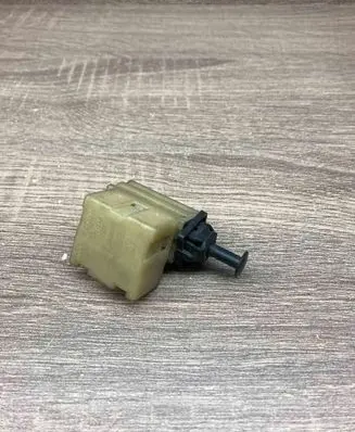 Jeep Grand Cherokee (WJ) Brake pedal sensor switch 04671336 0240G12