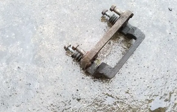 Hyundai Getz Brake caliper pad carrier rear 