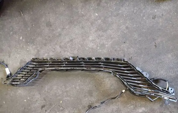 Peugeot 208 Front bumper lower grill 9823209880