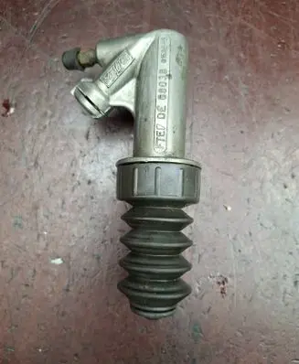 Mazda 5 Clutch master cylinder 68038 G1134-4