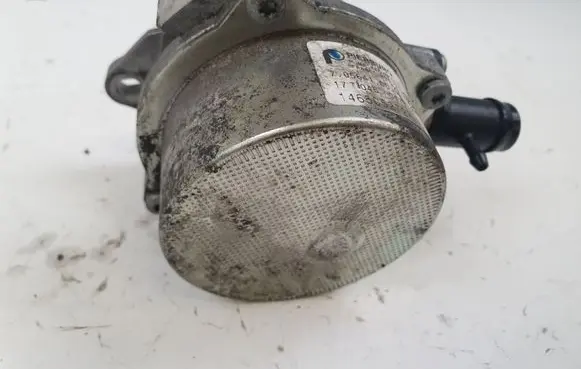 Mercedes-Benz A W176 Vacuum pump 705641000 146505272R