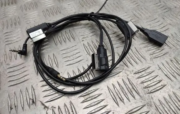 Audi A4 Allroad iPod connector socket 7P6035443 000051446B
