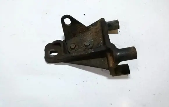 Suzuki Grand Vitara II Engine mounting bracket