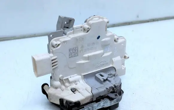 Audi A6 C7 Rear door lock 4G0839015