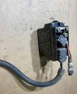 Volkswagen II LT Glow plug pre-heat relay 2D0911253 899063000