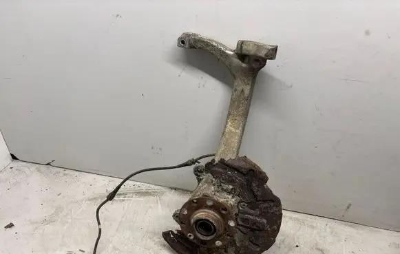 Audi A4 S4 B7 8E 8H Front wheel hub 
