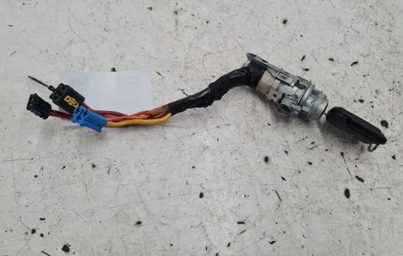 Peugeot 607 Ignition lock N0500109