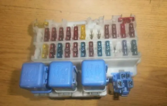 Nissan Sunny Fuse box set