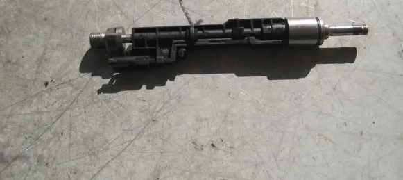 BMW X5 F15 Fuel injector 7639994