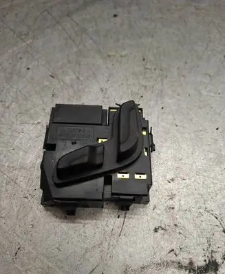 Mercedes-Benz C W204 Seat control switch A2048701958 03467816