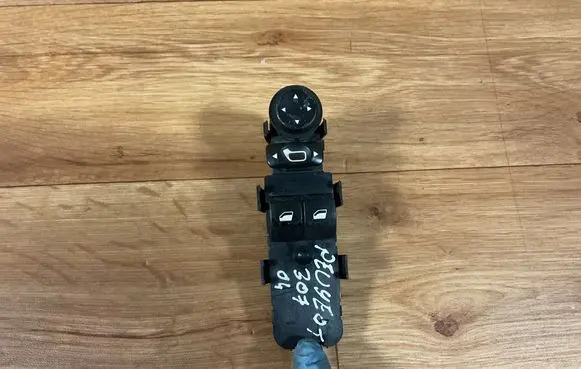 Peugeot 307 CC Electric window control switch 96351622XT