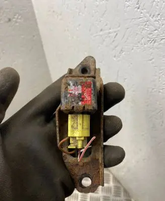 Toyota RAV 4 (XA20) Airbag deployment crash/impact sensor
