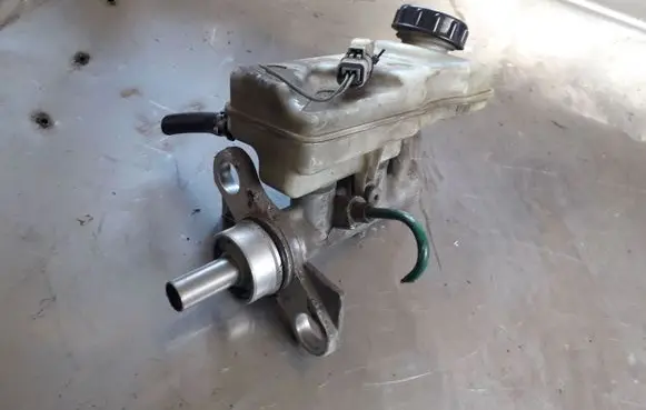 Renault Scenic II - Grand scenic II Master brake cylinder
